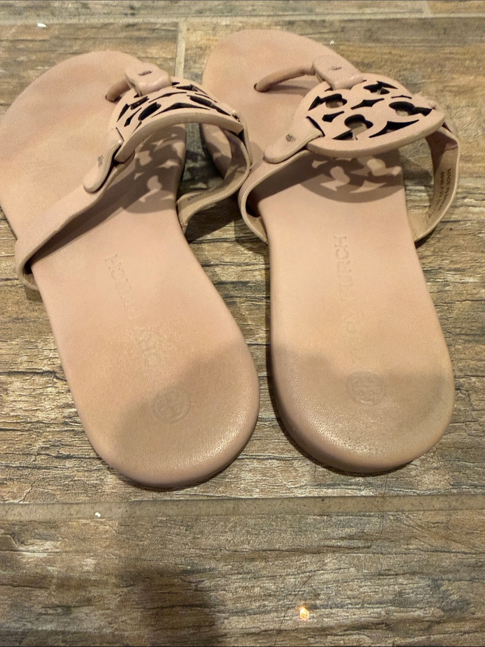 Tory Burch Blush Pink Leather Logo Thong Sandals - Picture 5 of 5